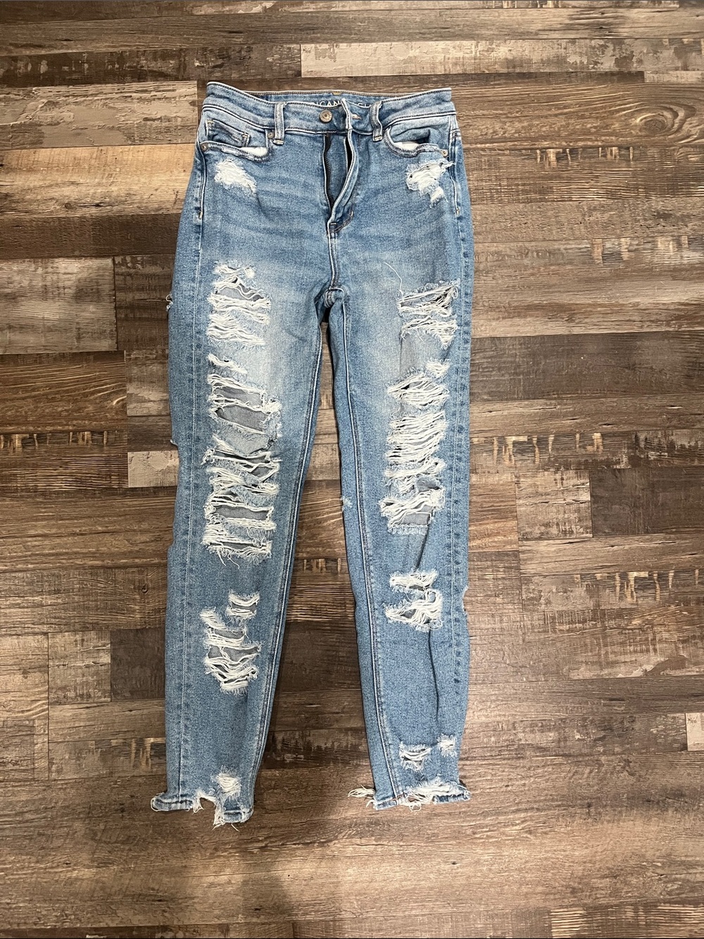 American Eagle Outfitters Light Blue Distressed Skinny Jeans